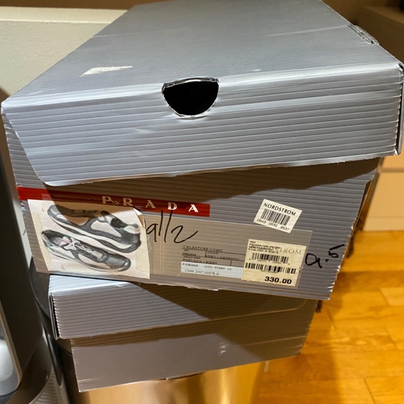 Prada sneaker 9.5 - Picture 4 of 7